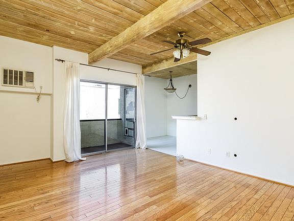 3rd image of 12014 Kling St APT 19