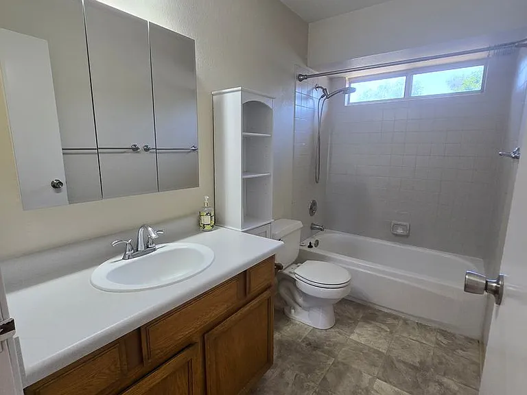 111 W Taylor St — Photo 8