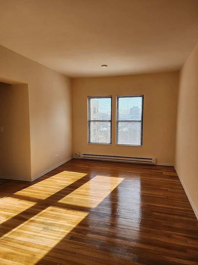 Rogers Park Three Bedroom/Two Bath New Renovation — Photo 4