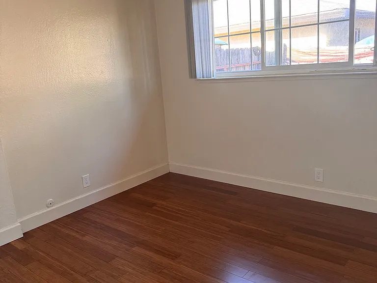 473 W Sunset Blvd — Photo 14