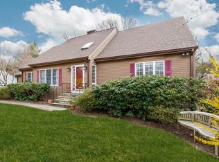 21 Roberta Ln, Greenwich, CT 06830