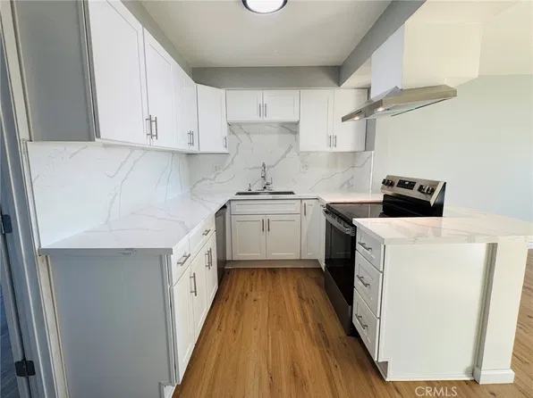 17121 McFadden Ave APT 13, Tustin, CA 92780