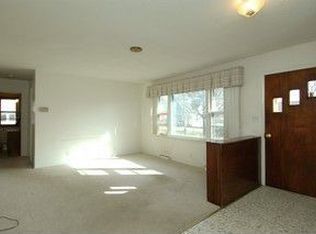 205 E 2nd St, Dundee, IL 60118