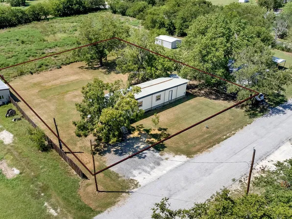 209 S Robinson St, Muenster, TX 76252