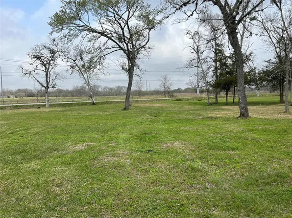 N 17th St, West Columbia, TX 77486