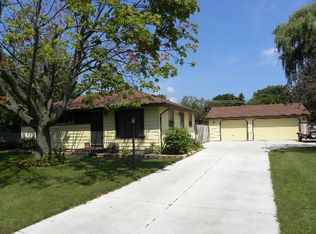 8000 W Lolita Ave, Milwaukee, WI 53223