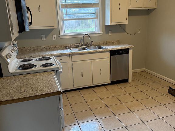 5th image of 4601 Indiana Ave #B
