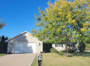 1128 Golden Field Rd, Neenah, WI 54956