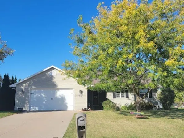 1128 Golden Field Rd, Neenah, WI 54956