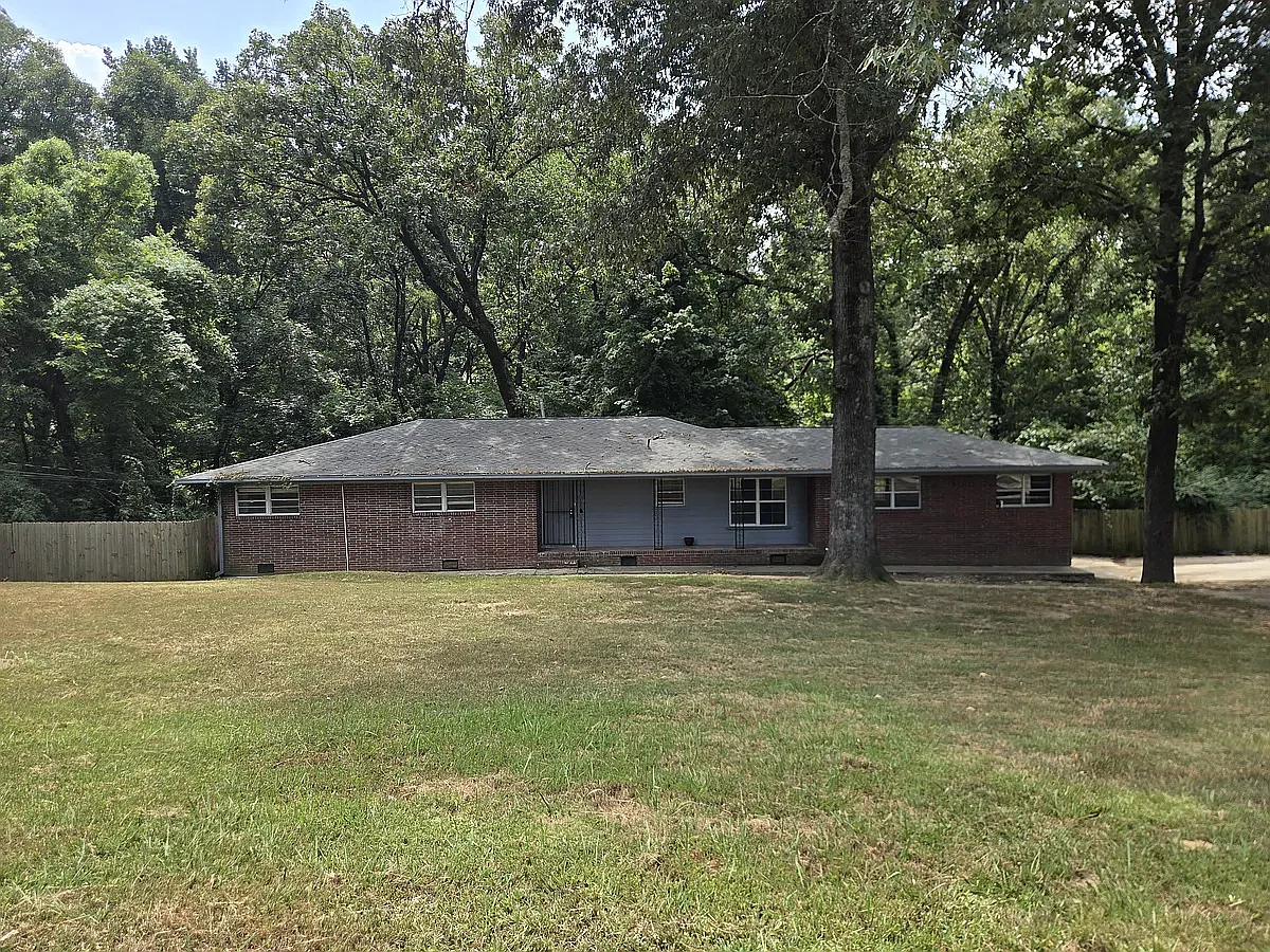 5 bed, 2369 sqft, $1,895 — Photo 1
