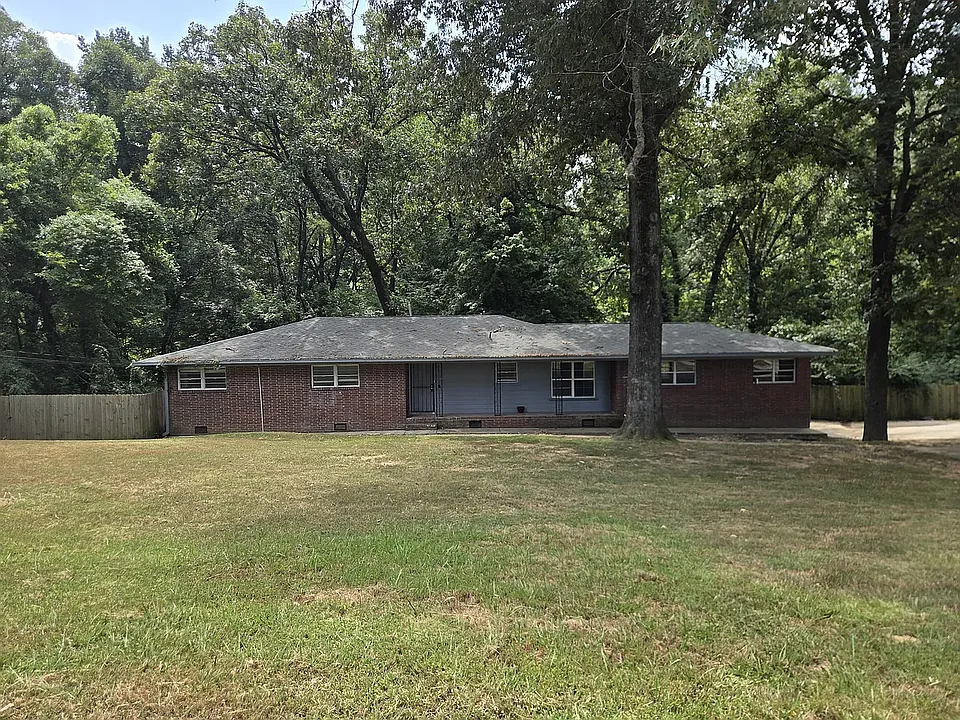 3895 S Lakewood Dr