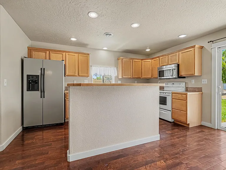 18327 Buckeye Pl — Photo 8