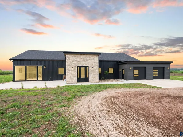 46364 257th St, Hartford, SD 57033