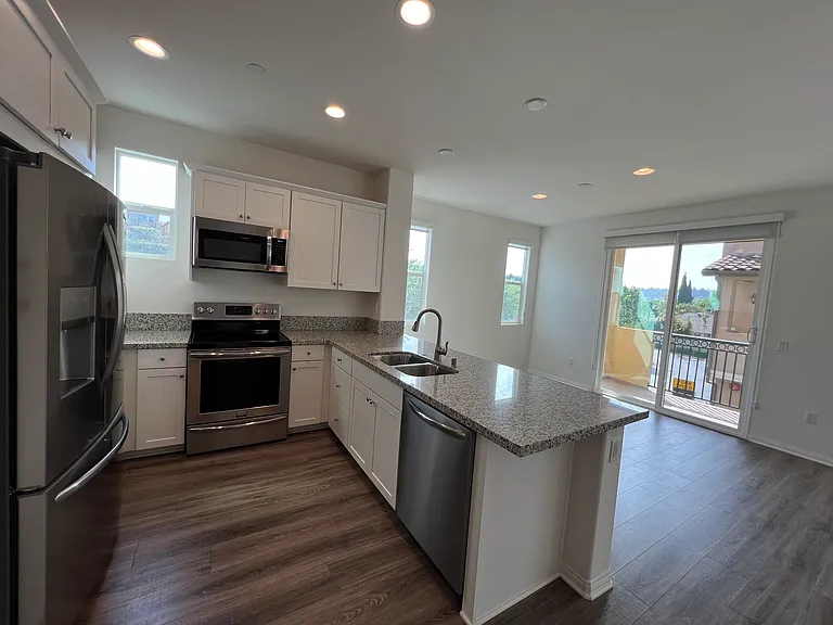 2418 S Fremont Ave #10 — Photo 11