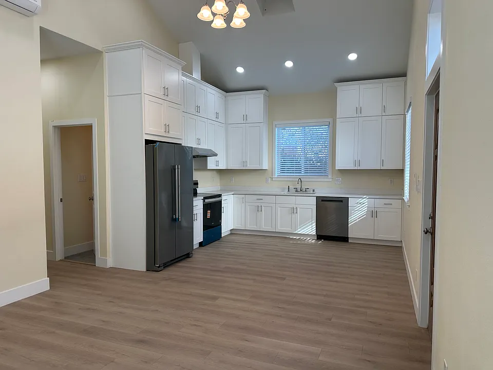 228 Velarde St