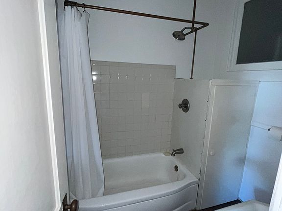 5th image of 818 E Ivinson Ave #3