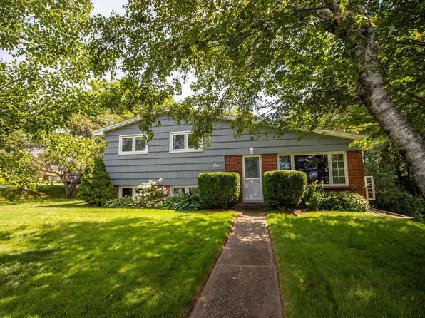 1 Tummell Dr, Dartmouth, NS B2X 2A7