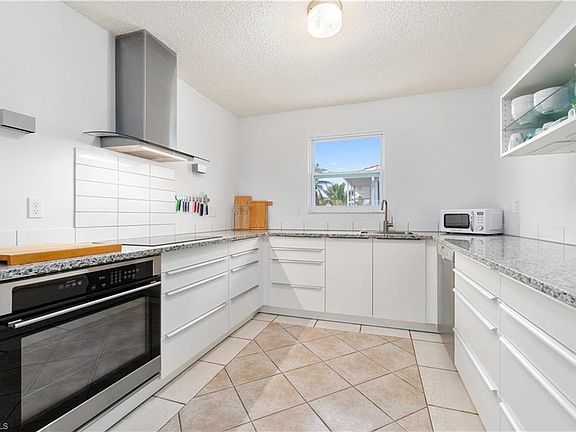 2nd image of 27539 Hickory Bay DR