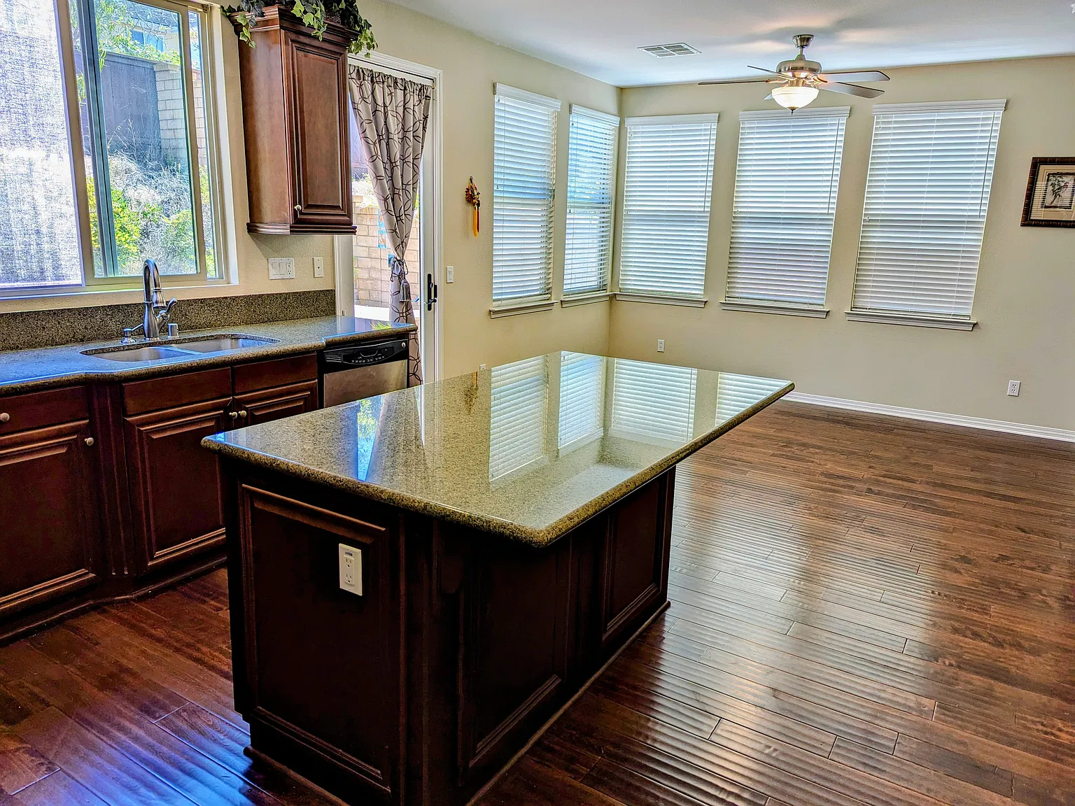 4885 Carriage Run Dr — Photo 3
