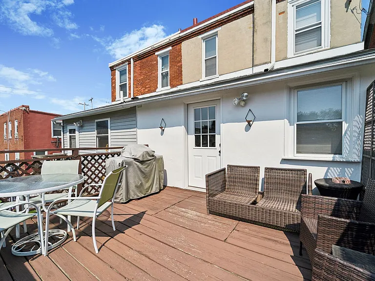 222 N New St — Photo 24