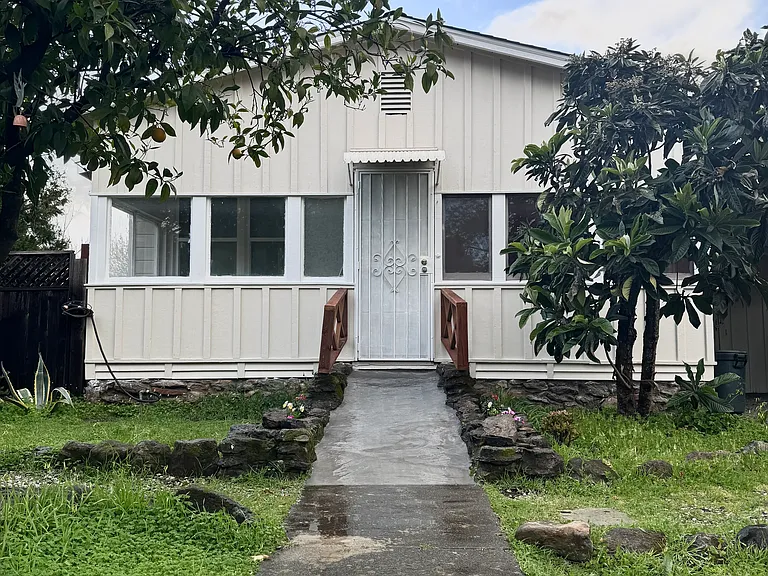962 Charter Oak Ave — Photo 1