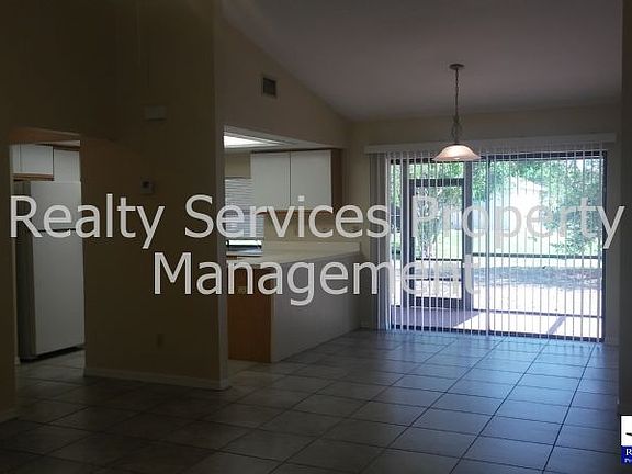 5th image of 630 SW 26th Ter