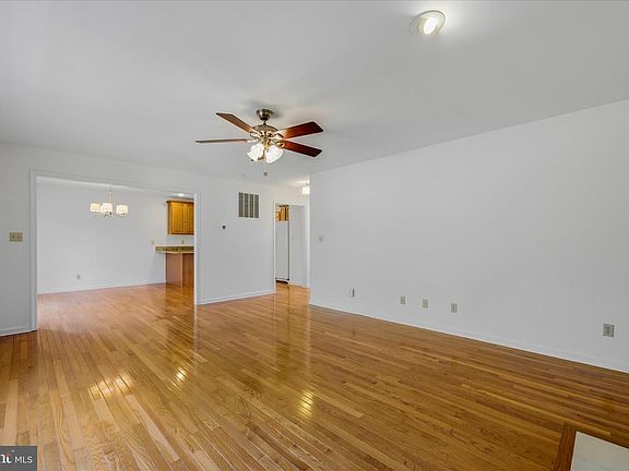 4th image of 207 Stanley Dr