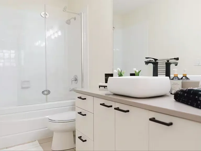 315 24th Ave SW #318 — Photo 12