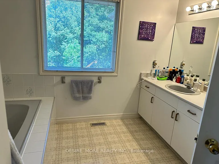 54 Mayfair Dr N #SE — Photo 20