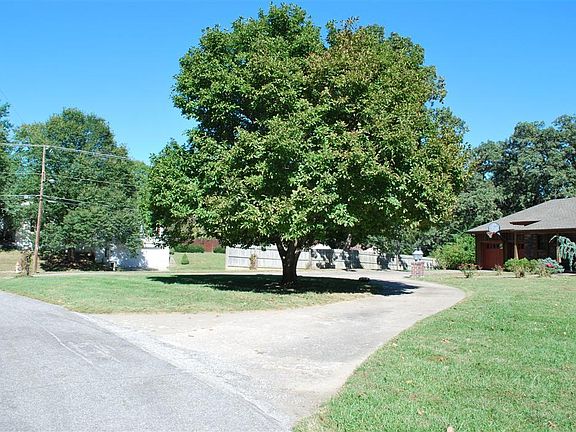 3rd image of 2609 Indian Trail Dr