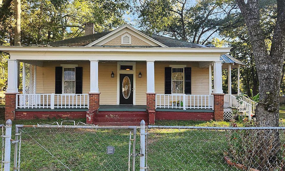 1st image of 285 E. Main St