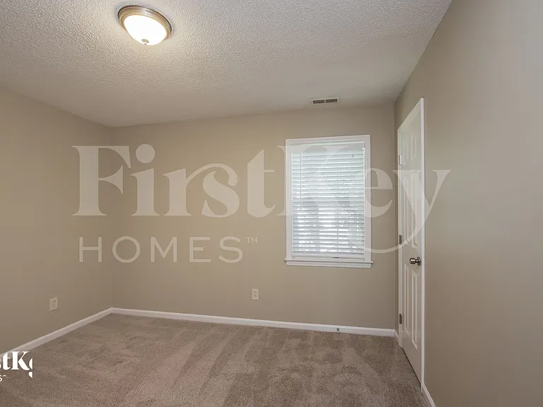 3204 Faircroft Way — Photo 15