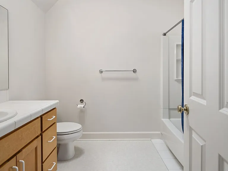 1588 Oak St — Photo 32