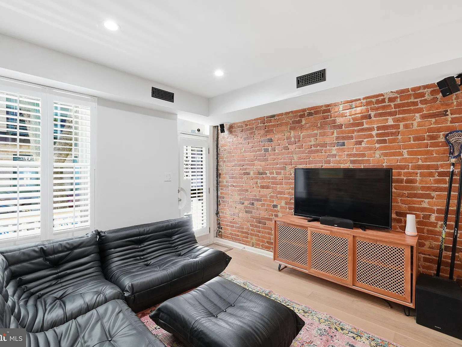 2 bed, 1.5 bath, 920 sqft, $3,950 — Photo 2