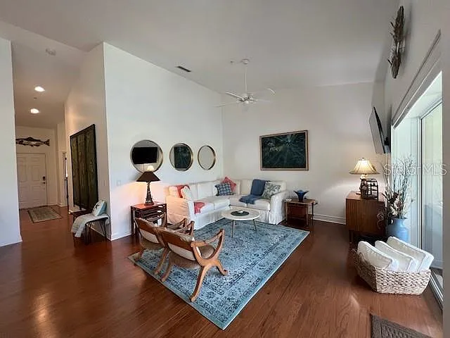 2 bed, 2.0 bath, 1324 sqft, $4,500 — Photo 3
