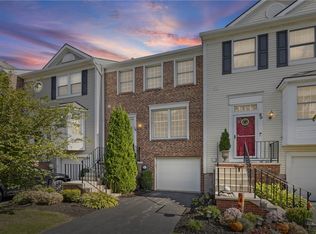 78 Courtshire Ln, Penfield, NY 14526