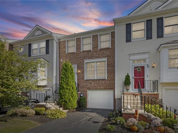 78 Courtshire Ln, Penfield, NY 14526