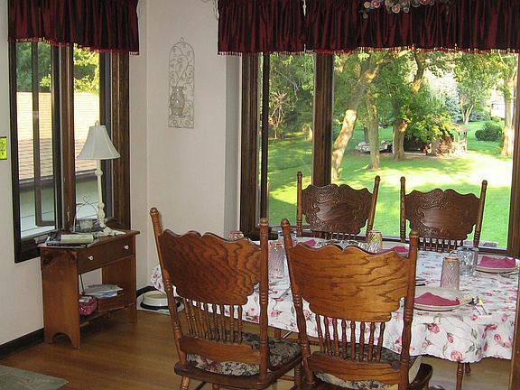 breakfast nook/ sunroom
