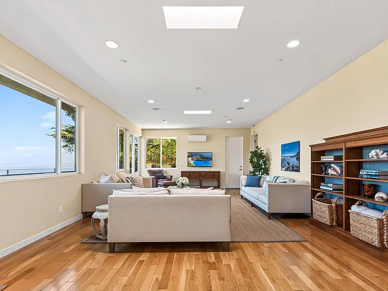 4302 Ocean View Dr — Photo 12