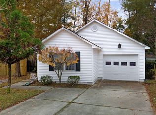 932 Dickinson Ct, New Bern, NC 28562