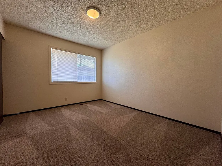470-725 Reservoir Way — Photo 11
