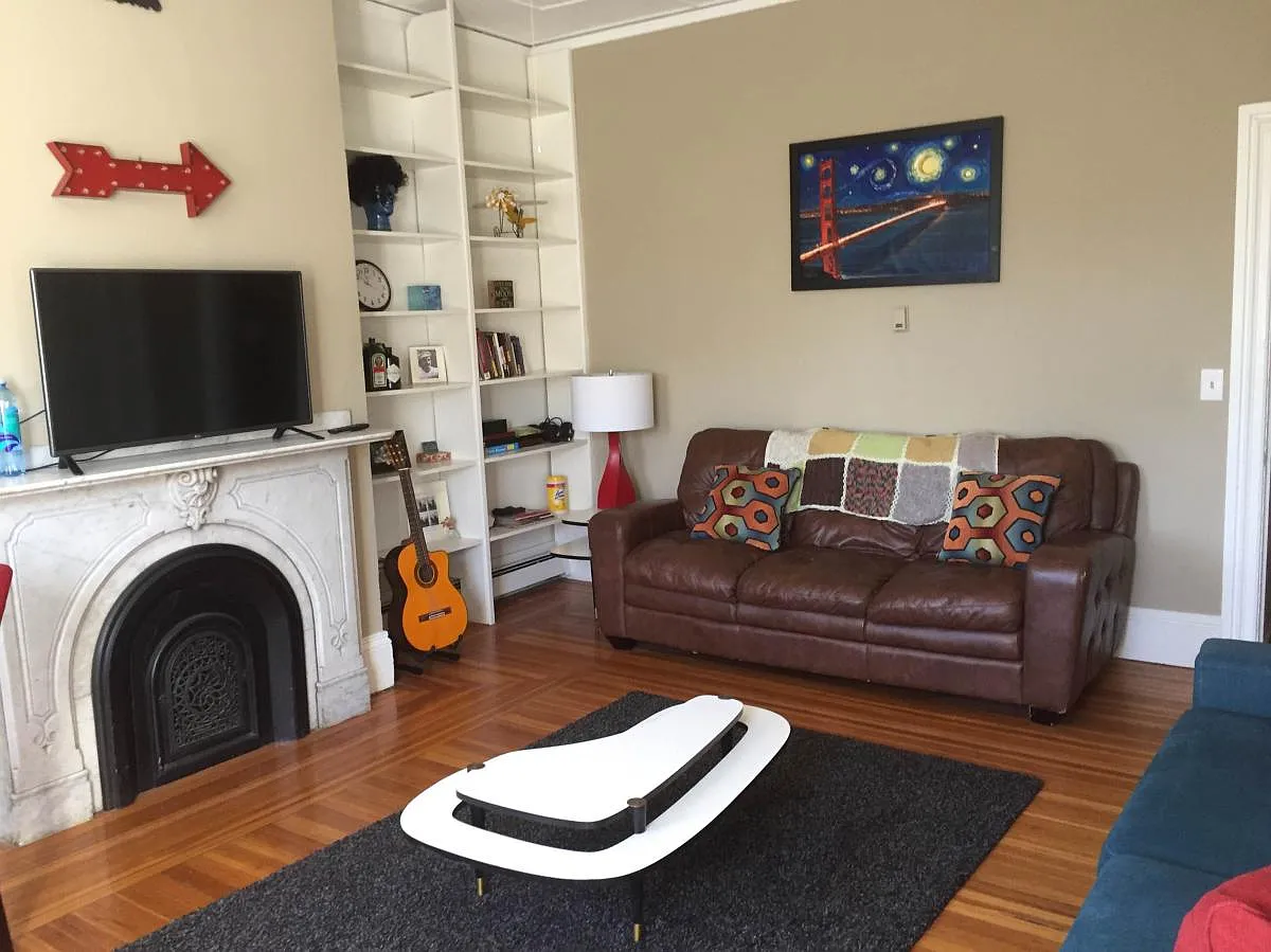 184 Bowen Street — Photo 2