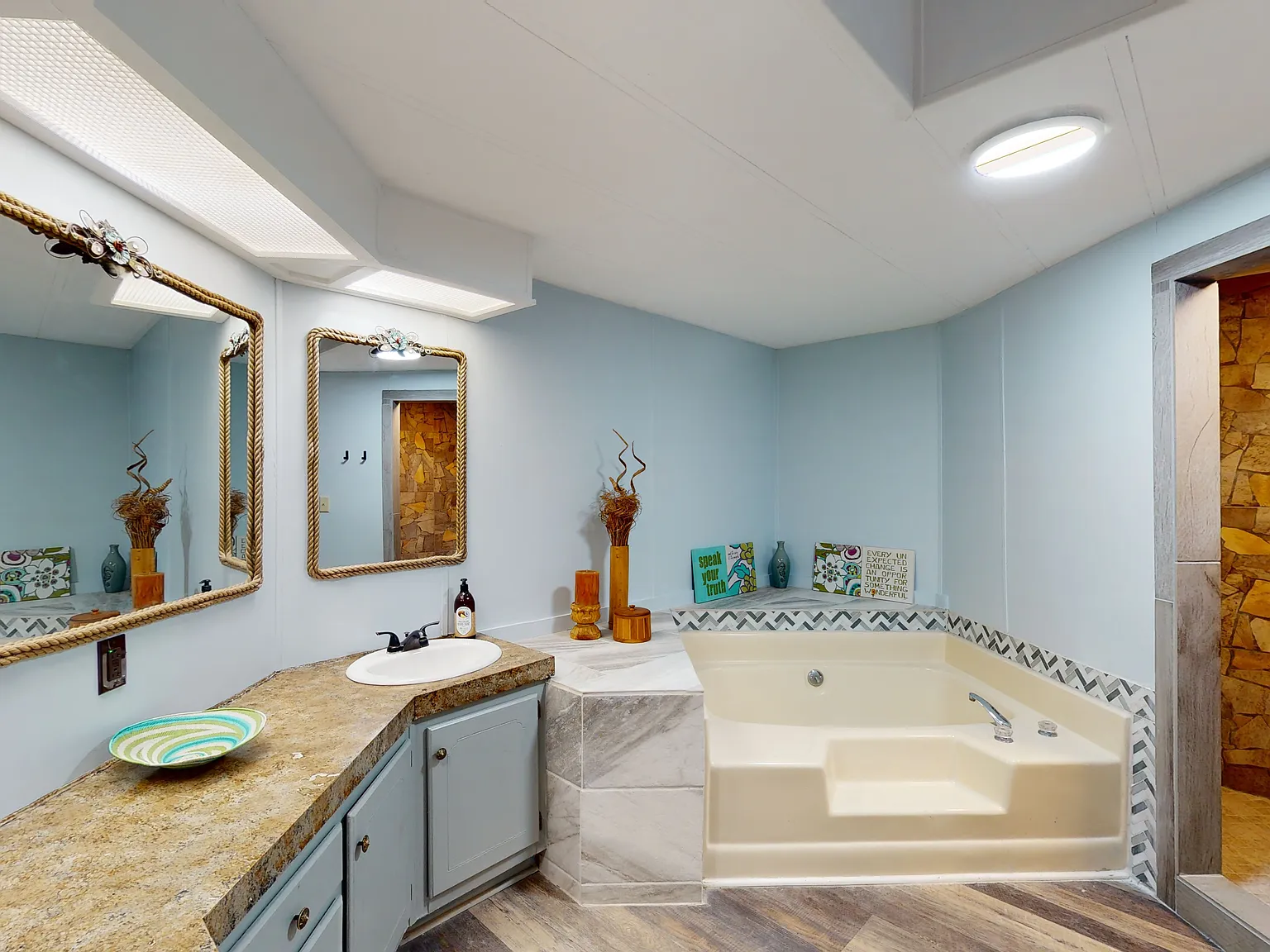 4 bed, 1736 sqft, $1,950 — Photo 4