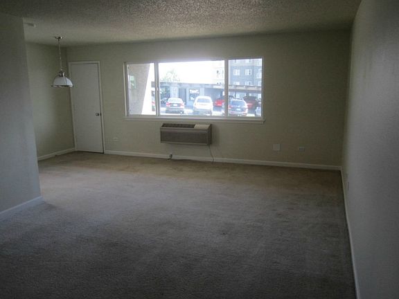 4th image of 440 Saint Helens Ave Unit 201