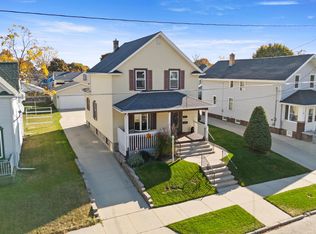 827 N 10th St, Manitowoc, WI 54220