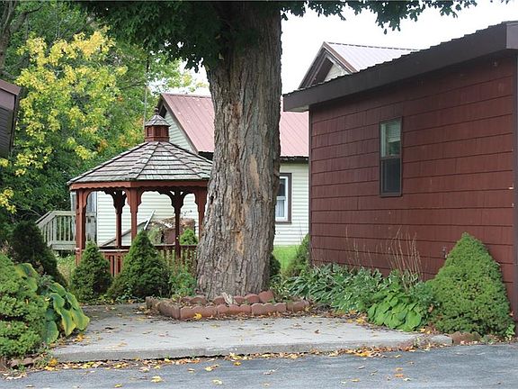 3rd image of 9892 Maple Ave