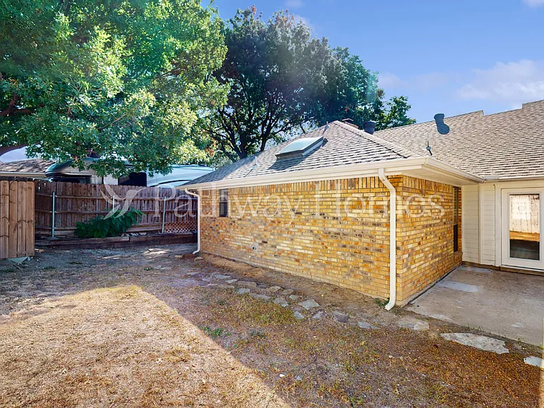 608 Westway Dr — Photo 18