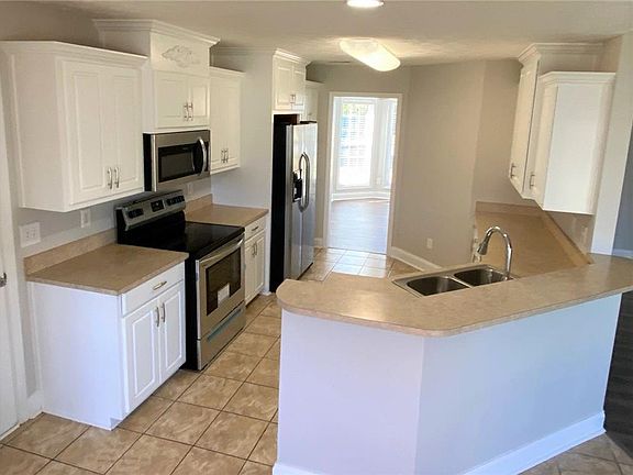 4th image of 213 Cove Creek Dr