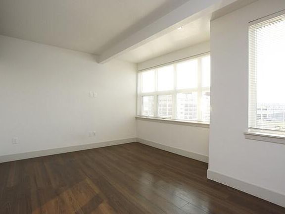 3rd image of 606 Burwell St APT 302