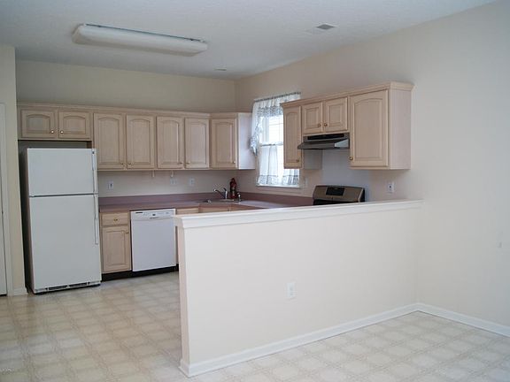 4th image of 22 Summerwinds Dr